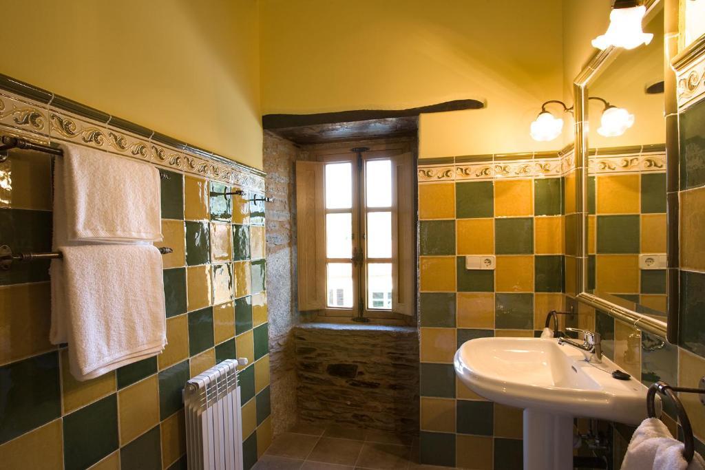 Pazo Santa Maria Hotel Arzua Bilik gambar