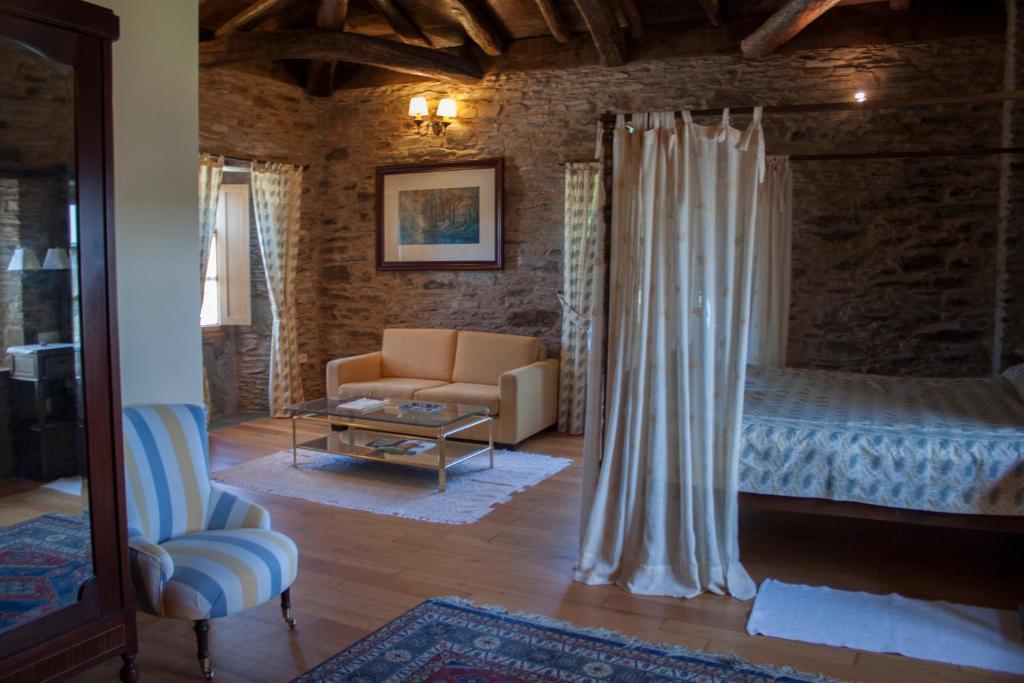 Pazo Santa Maria Hotel Arzua Bilik gambar